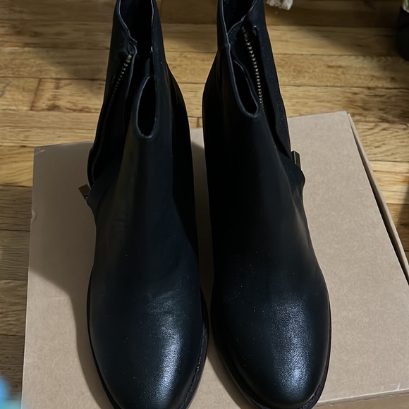 UO silence + noise black booties - Picture 2 of 4